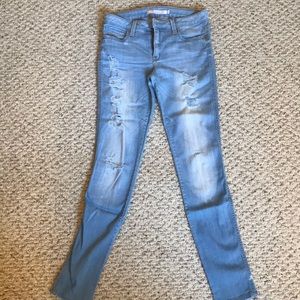 Frankie B distresses skinny jeans. Size 28